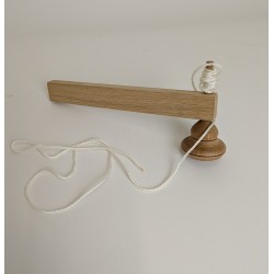 Toupie en bois et son lanceur