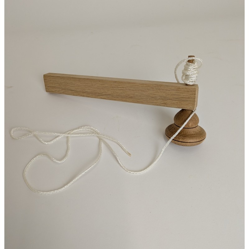 Toupie en bois et son lanceur